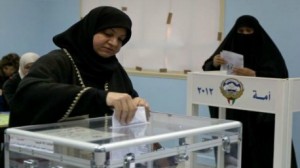 الكويتيون يُدلون بأصواتهم في انتخاب برلمان جديد