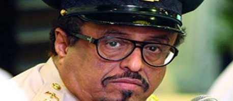 "ضاحي خلفان" رغم عزله من منصبه: "الإخوانجية... لا مفر لكم مني"