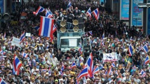 مئات المتظاهرين يقتحمون وزارة الخارجية والمالية في تايلاند