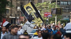 مصر: مقتل شخصين من بينهم طفل في اشتباكات بين أنصار "مرسي" ومعارضيه