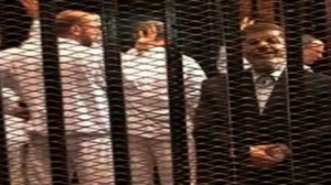 مصر: الرئيس المعزول "محمد مرسي" يتلقى أول زيارة بمحبسه