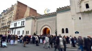 "شعارات مهينة للإسلام" على مدخل المسجد الكبير في باريس 