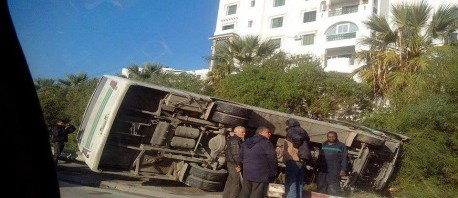 حافلة نقل ركاب خاصة تنقلب في حي الخضراء بالعاصمة
