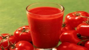 دراسة أمريكية: كوب من عصير الطماطم يوميا يقي من سرطان الثدي 