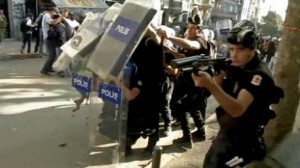 الشرطة التركية تفرق مظاهرات "
