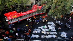 الفلبين: 22 قتيلا و20 جريحا في سقوط حافلة من فوق جسر