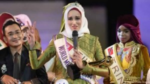 تونسية تُتوّج بتاج "الجمال الإسلامي" في مسابقة دولية