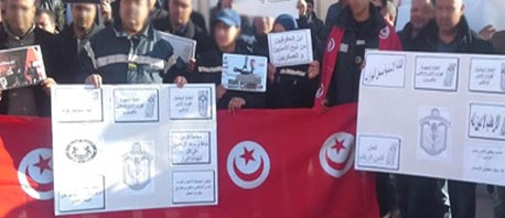 أعوان السجون ينفذون وقفة احتجاجية أمام مجلس الشعب
