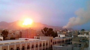 طيران التحالف يقصف معسكر النهدين في صنعاء 
