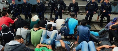  مقدونيا تغلق حدودها مع اليونان لمنع عبور اللاجئين