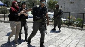 الكيان الصهيوني يعتقل تلميذتين فلسطينيتين بذريعةالطعن  