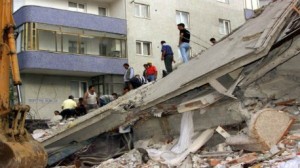 إصابات في انهيار سقف مبنى في جامعة الأقصى بخانيونس 