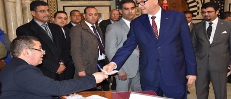 رئيس الحكومة يتبرع لفائدة صندوق مكافحة الارهاب