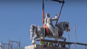 تنصيب تمثال الزعيم الحبيب بورقيبة