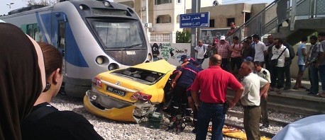 حمام الشط: اصطدام سيارة أجرة بقطار يسفر عن اضرار بدنية ومادية