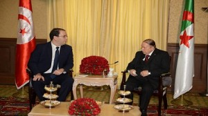 الشاهد يؤكد أنه نقل "رسالة صداقة" الى الرئيس بوتفليقة من نظيره التونسي