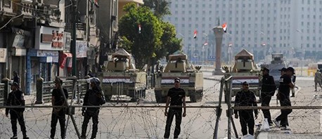 مصر مناوشات بين محتجين وقوات شرطية تحت عنوان "ثورة الغلابة"
