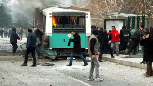 تركيا: تفجير سيارة مفخخة استهدفت حافلة عسكرية يُخلف قتلى وجرحى