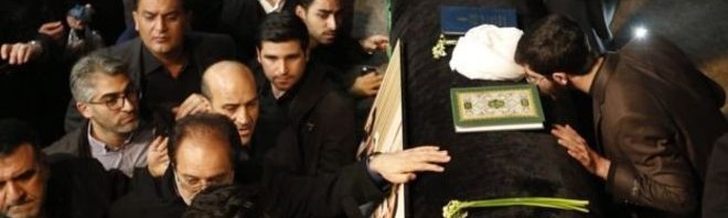 عشرات الآلاف يشيعون الرئيس الإيراني السابق