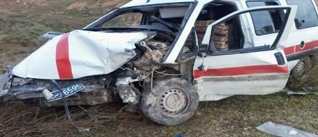 القيروان: انقلاب سيارة أجرة يُؤدي لوفاة سائقها وإصابة جميع ركابها