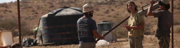 مستوطنون يستولون على أرض فلسطينيين وينصبون خياما بالأغوار الشمالية