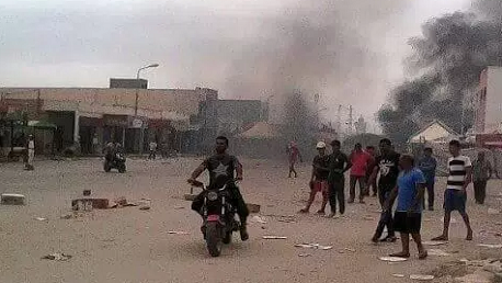 حصيلة مواجهات بئر الحفي: مقتل شاب وحرق سيارة أمنية ومنزلين