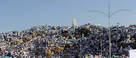  في أفضل يوم عند الله : توافد الحجّاج على جبل "عرفة" لأداء الركن الأعظم