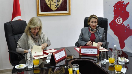 مضاء اتفاقية شراكة بين وزارة المرأة والأسرة والطفولة ومركز المرأة العربية للتدريب والبحوث