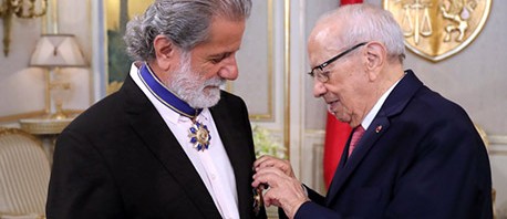 رئيس الجمهورية يمنح الفنان مارسيل خليفة الصنف الأول من الوسام الوطني 