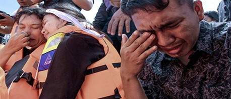 اندونيسيا: مصرع 31 شخصا اثر غرق عبارة 