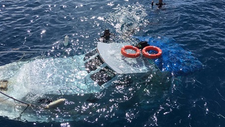 سواحل سيدي الظريف: إنقاذ 3 أشخاص بعد غرق مركب ترفيهي