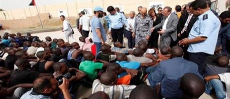 المفوضية السامية: أوضاع المهاجرين المحتجزين بليبيا في تدهور 