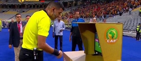 تجميد نشاط الحكم الجزائري مهدي عبيد الشارف