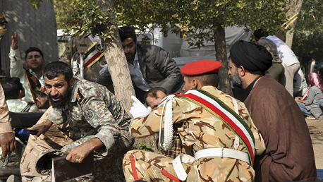 مقتل 27 عنصراً من الحرس الثوري في تفجير انتحاري جنوب إيران