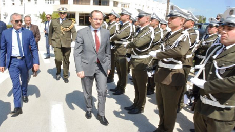 	وزير الداخلية يُكرّم أبطال الحرس الذين نفذوا عملية حاسي الفريد الأمنية