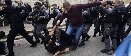استشهاد شاب فلسطيني وإصابة 40 آخرين خلال مواجهات مع الاحتلال