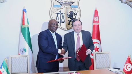 الجهيناوي و وزير الشؤون الخارجية والتعاون بجمهورية غينيا الاستوائية "سيمون أويونو أسونو أنغي" 