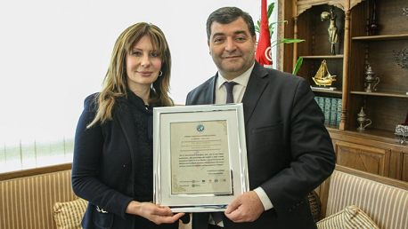 روني الطرابلسي يتحصل على وسام شرف كأفضل وزير ساهم في تطوير السياحية في ضفة البحر الأبيض المتوسط