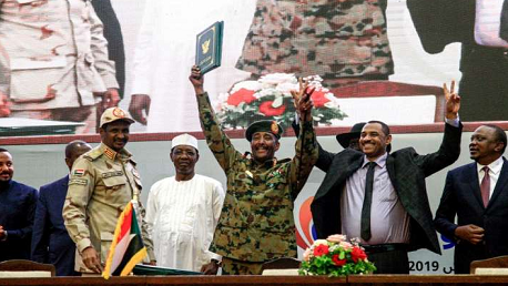 السودان: توقيع اتفاق تاريخي يمهد للانتقال لحكم مدني