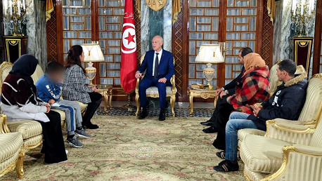 رئيس الجمهورية يلتقي عائلة المرحوم طارق الدزيري 