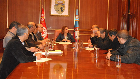 الاتفاق على استئناف عمال النظافة ببلدية تونس 