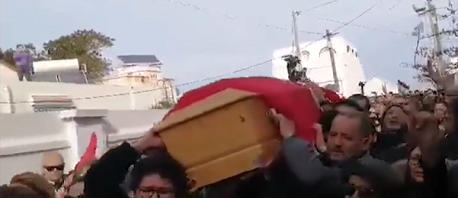 جثمان لينا بن مهني يُوارى الثرى