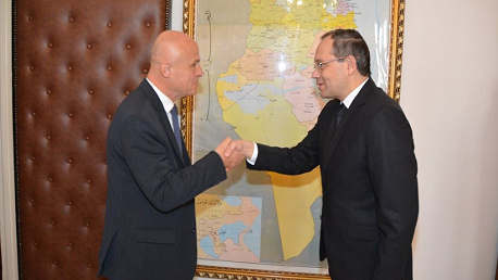 وزير الدّاخليّة يستقبل سفير فرنسا بتونس