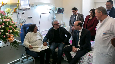 إلياس الفخفاخ يزور راضية النصراوي بالمستشفى العسكري