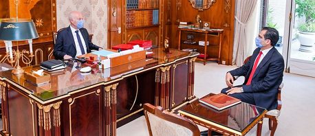 إجلاء التونسيين العالقين بالخارج محور لقاء الرئيس بوزير الخارجية
