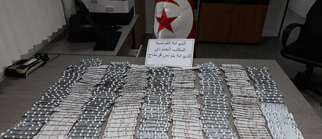 الديوانة تحجز 2100 حبة مخدرة بمطار تونس قرطاج
