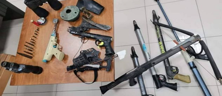 بن عروس: حجز 6 بنادق مائية ومسدس وإطلاقات حربية
