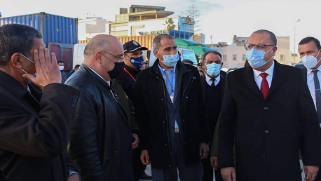 رئيس الحكومة يؤدي زيارة فجئية إلى ميناء سوسة