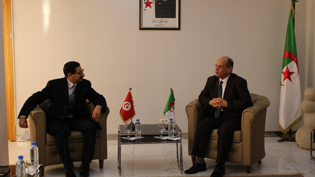 تونس والجزائر يبحثان سُبل تعزيز التعاون الصناعي الثنائي