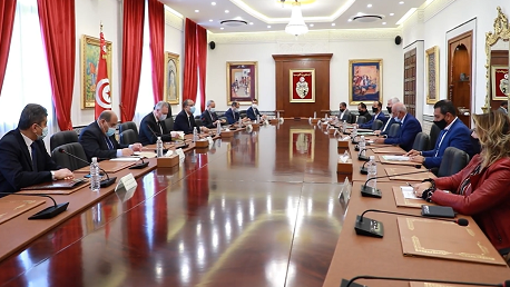 رئيس الحكومة يشرف على اجتماع لجنة 5 زائد 5 مع اتحاد الفلاحين